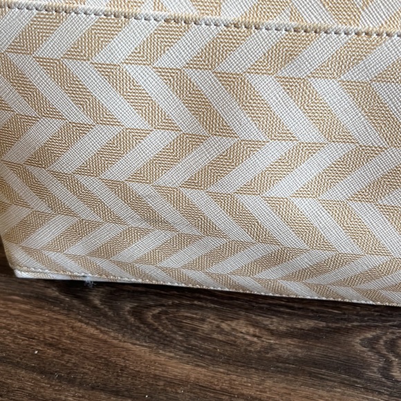 Misela Tote Edna at Anatolia - Picture 7 of 8